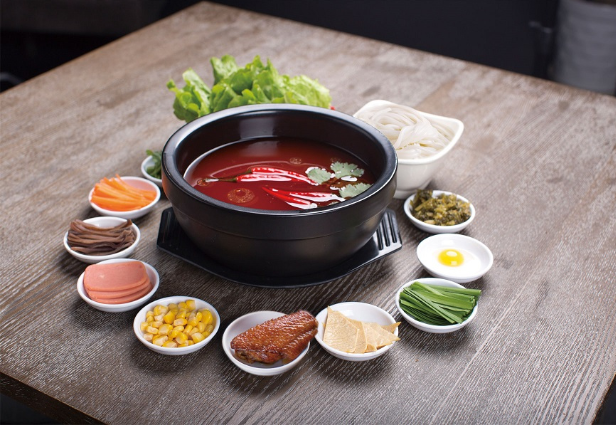 去十秒到過橋米線，赴一場&ldquo;初夏與美食的約會&rdquo;