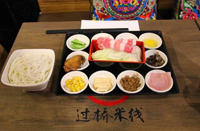 天很涼|來(lái)一碗十秒到過(guò)橋米線治愈你