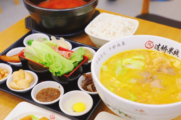 到十秒到過(guò)橋米線(xiàn)，感受滿(mǎn)滿(mǎn)的儀式感