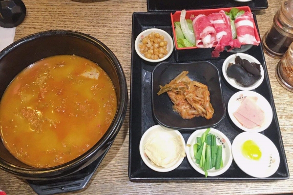 云南過橋米線加盟連鎖哪家好？圓十秒到云南過橋米線不錯